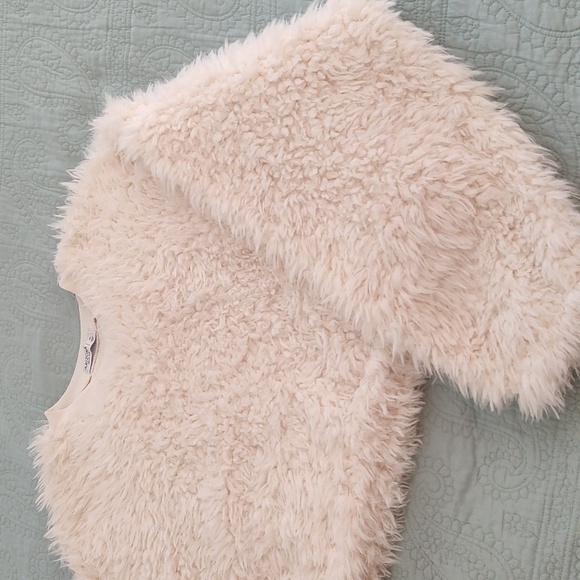 Arizona Jean Company Tops - Arizona Jean Company Fluffy Faux Fur Cream Pull Over Sweater/Size XL